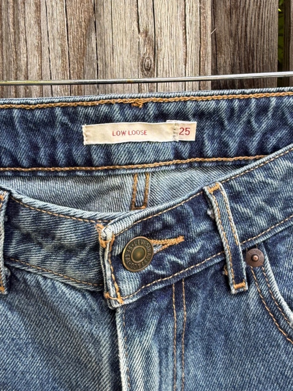 Levis Low Loose - Picture 3 of 3